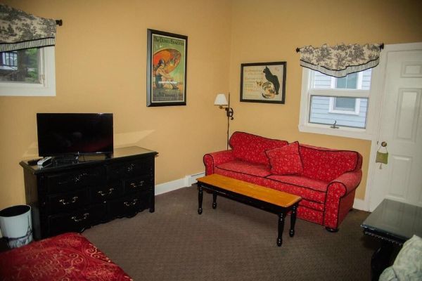The Sylvan Inn (Glen Arbor)